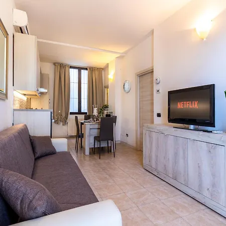 Linate - 10 Minutes From Duomo, Wifi