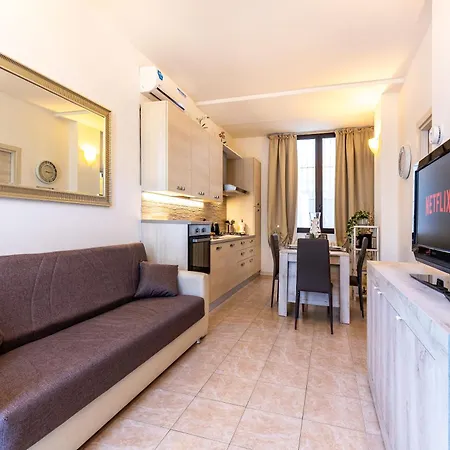 Daire Linate - 10 Minutes From Duomo, Wifi *